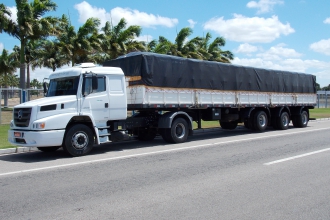 Caminhão de Carga Trator + Semireboque